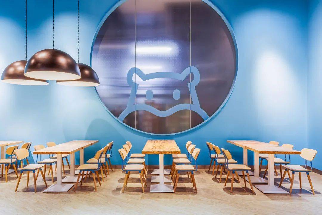 美团外卖阿里巴巴盒马机器人餐厅，打造未来概念的餐饮空间设计