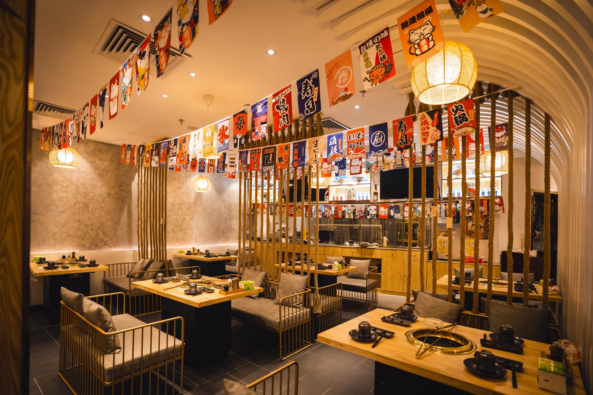 美团外卖如何通过深圳餐饮空间设计来确定餐厅的装修风格？